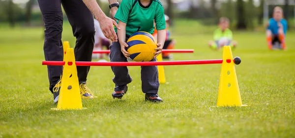 LOL迎来历史性时刻，Rookie与Faker决一死战，能进16就算巨大成功